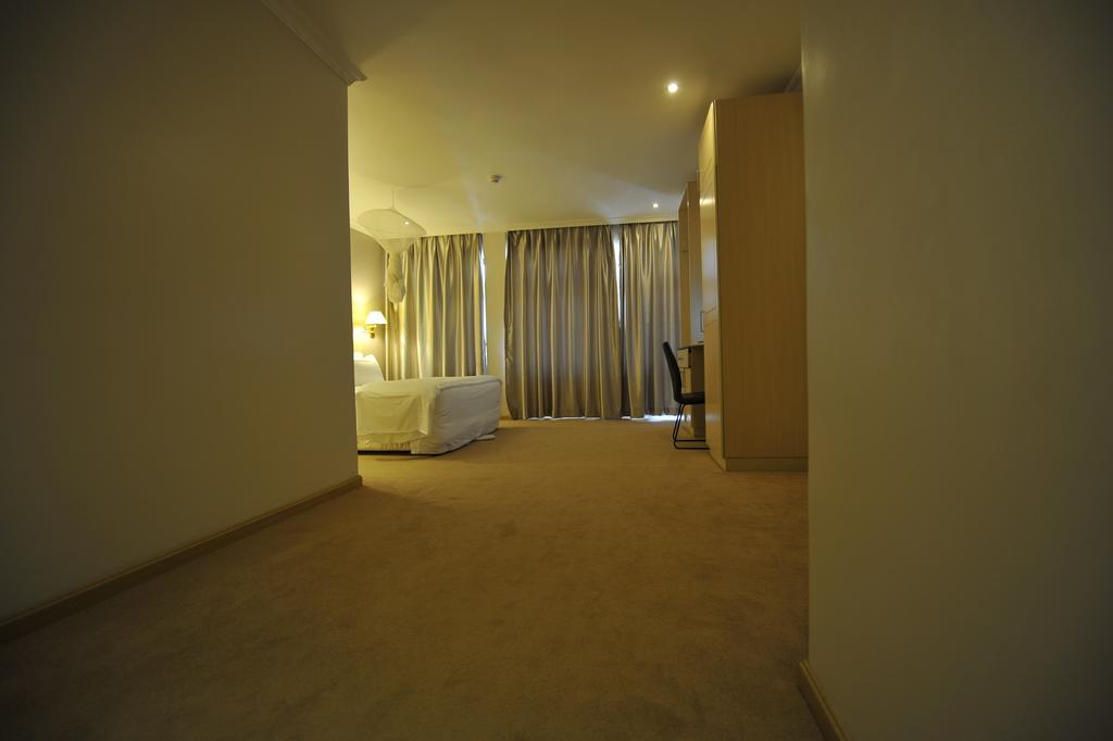 Gloria Hotel Kigali Buitenkant foto