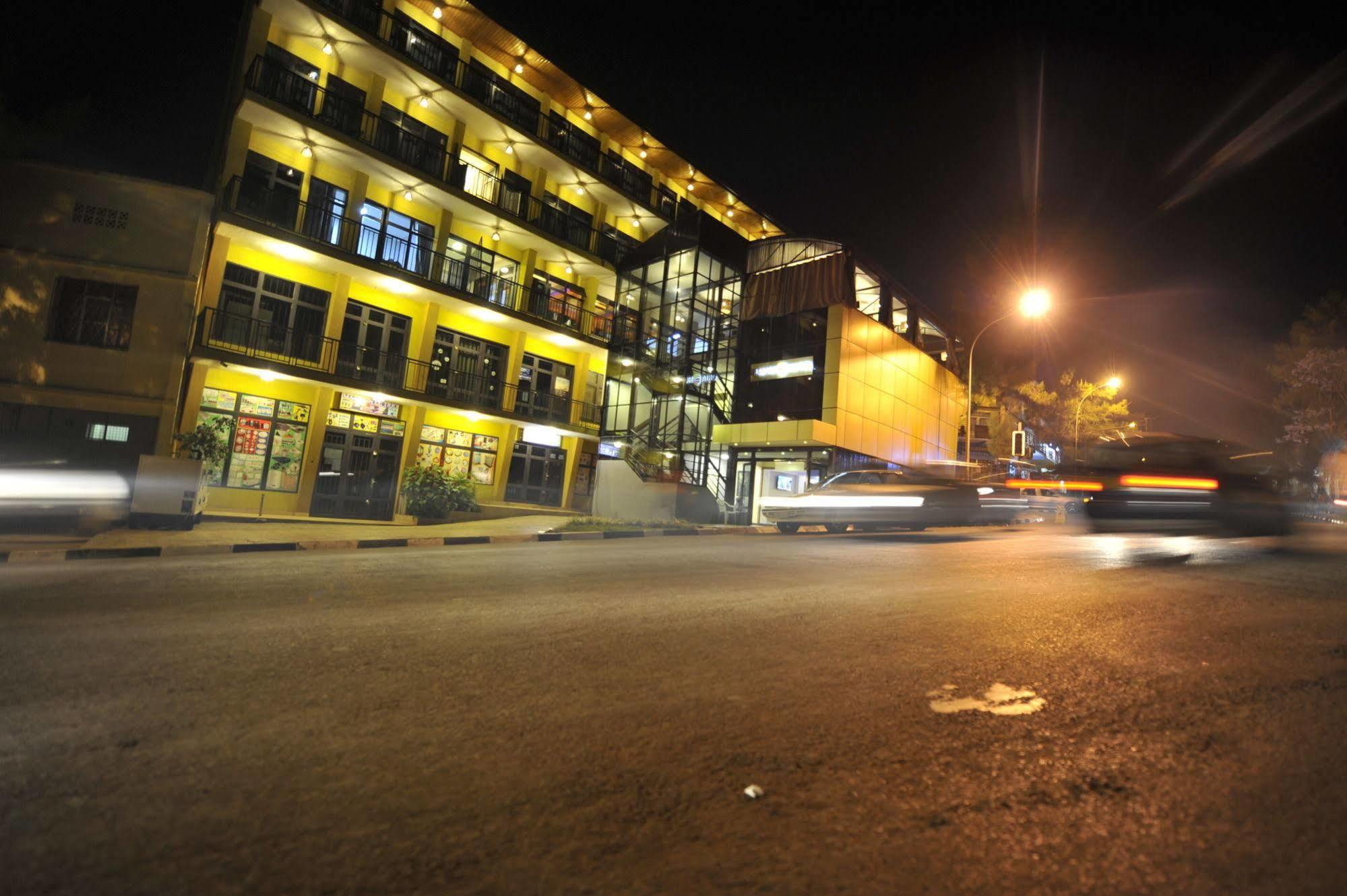 Gloria Hotel Kigali Buitenkant foto