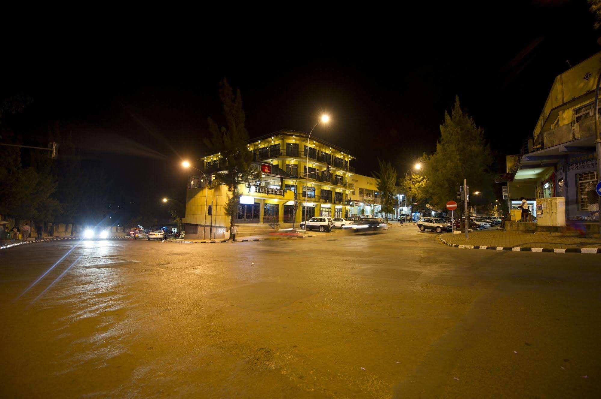Gloria Hotel Kigali Buitenkant foto