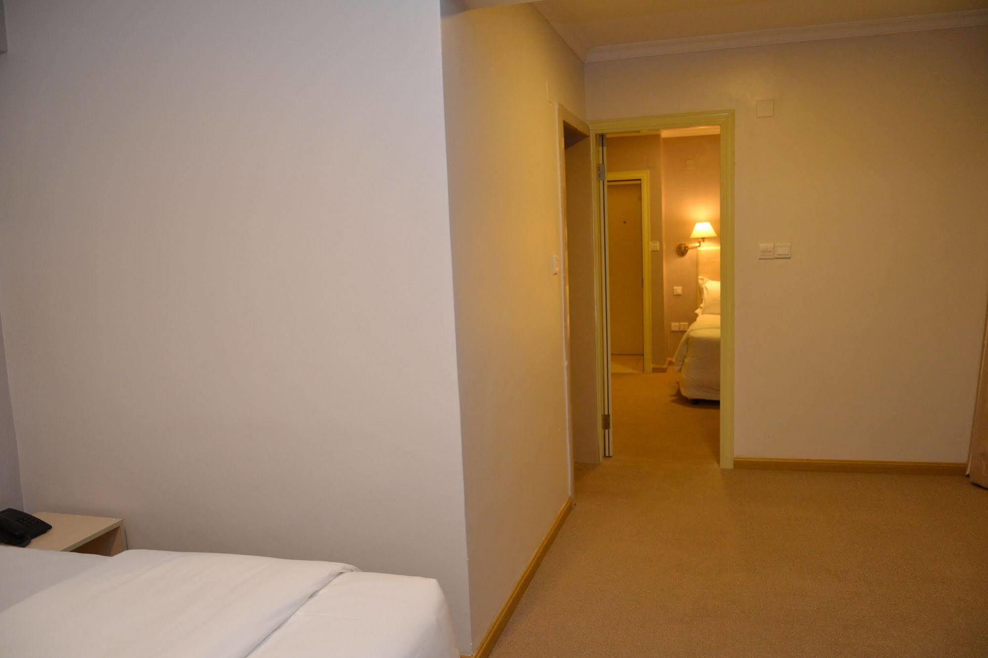 Gloria Hotel Kigali Buitenkant foto