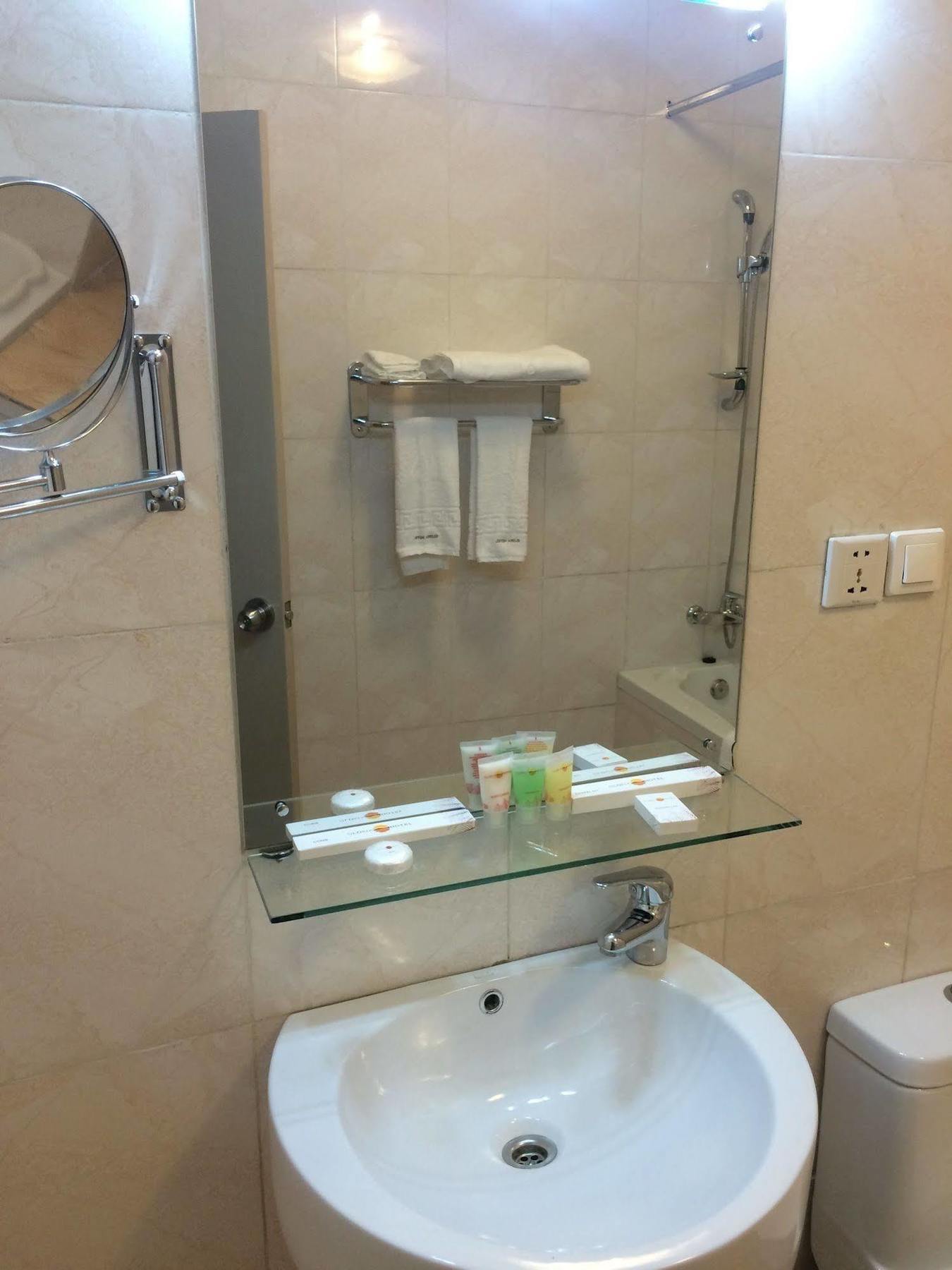 Gloria Hotel Kigali Buitenkant foto