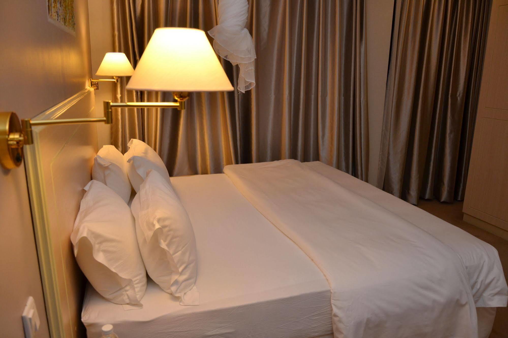 Gloria Hotel Kigali Buitenkant foto