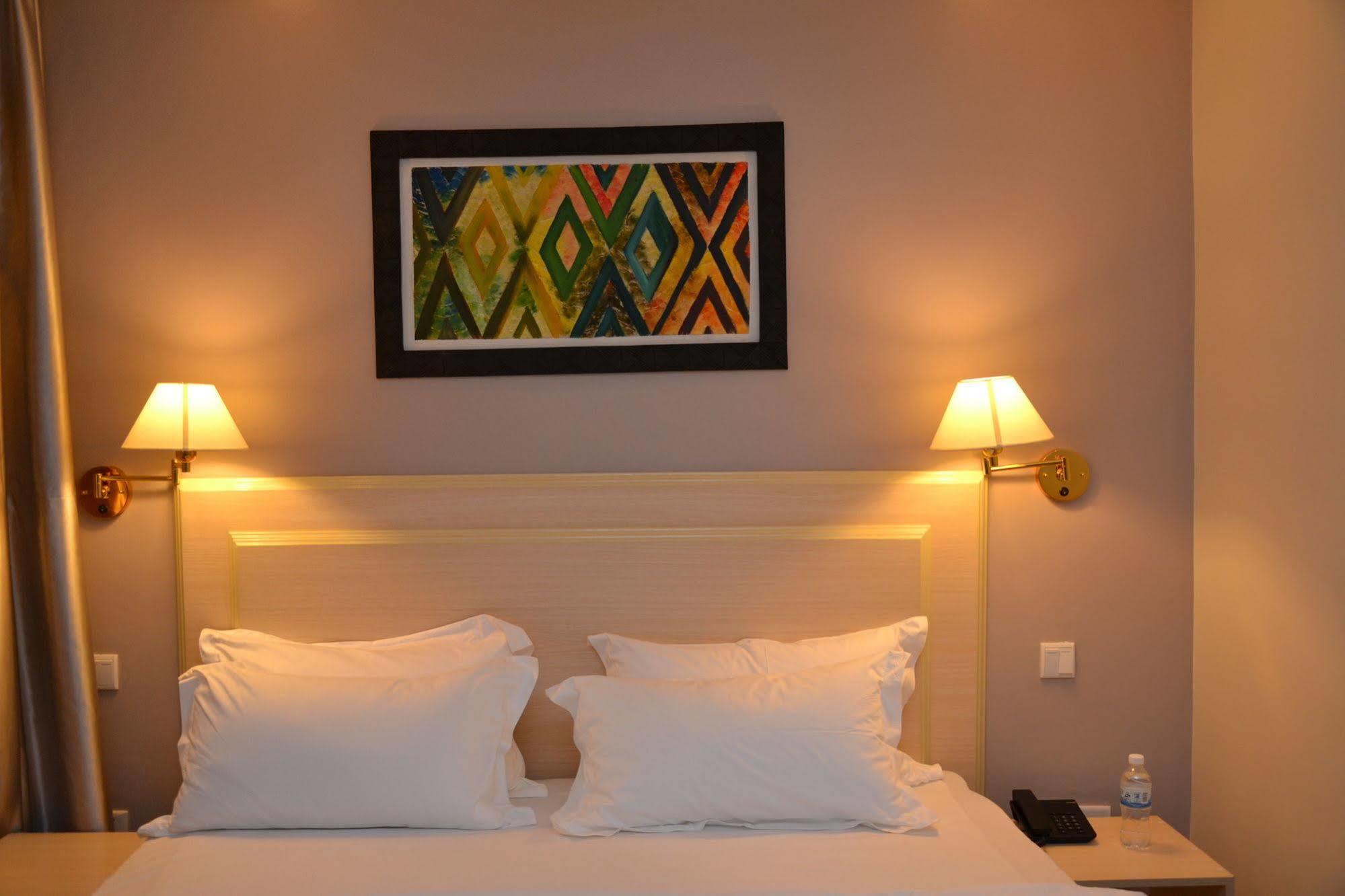 Gloria Hotel Kigali Buitenkant foto
