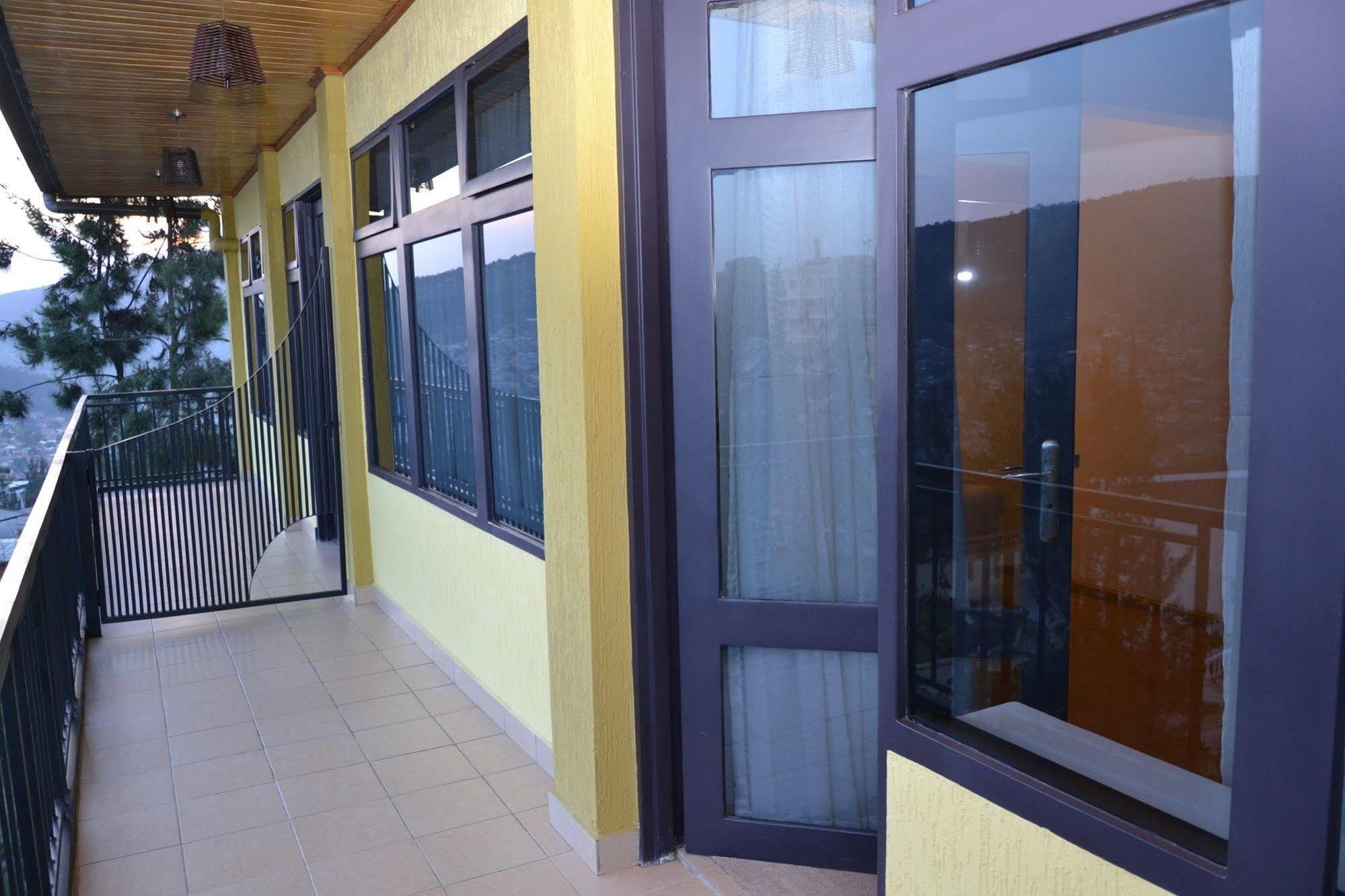 Gloria Hotel Kigali Buitenkant foto