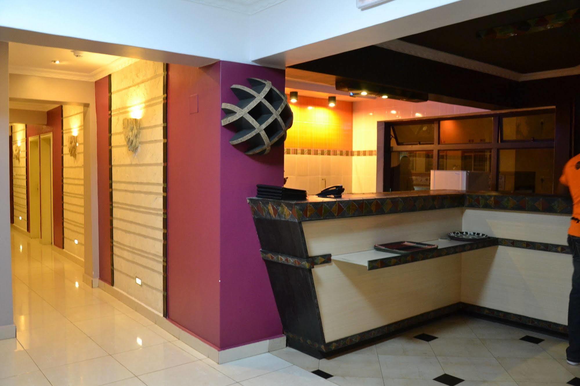 Gloria Hotel Kigali Buitenkant foto