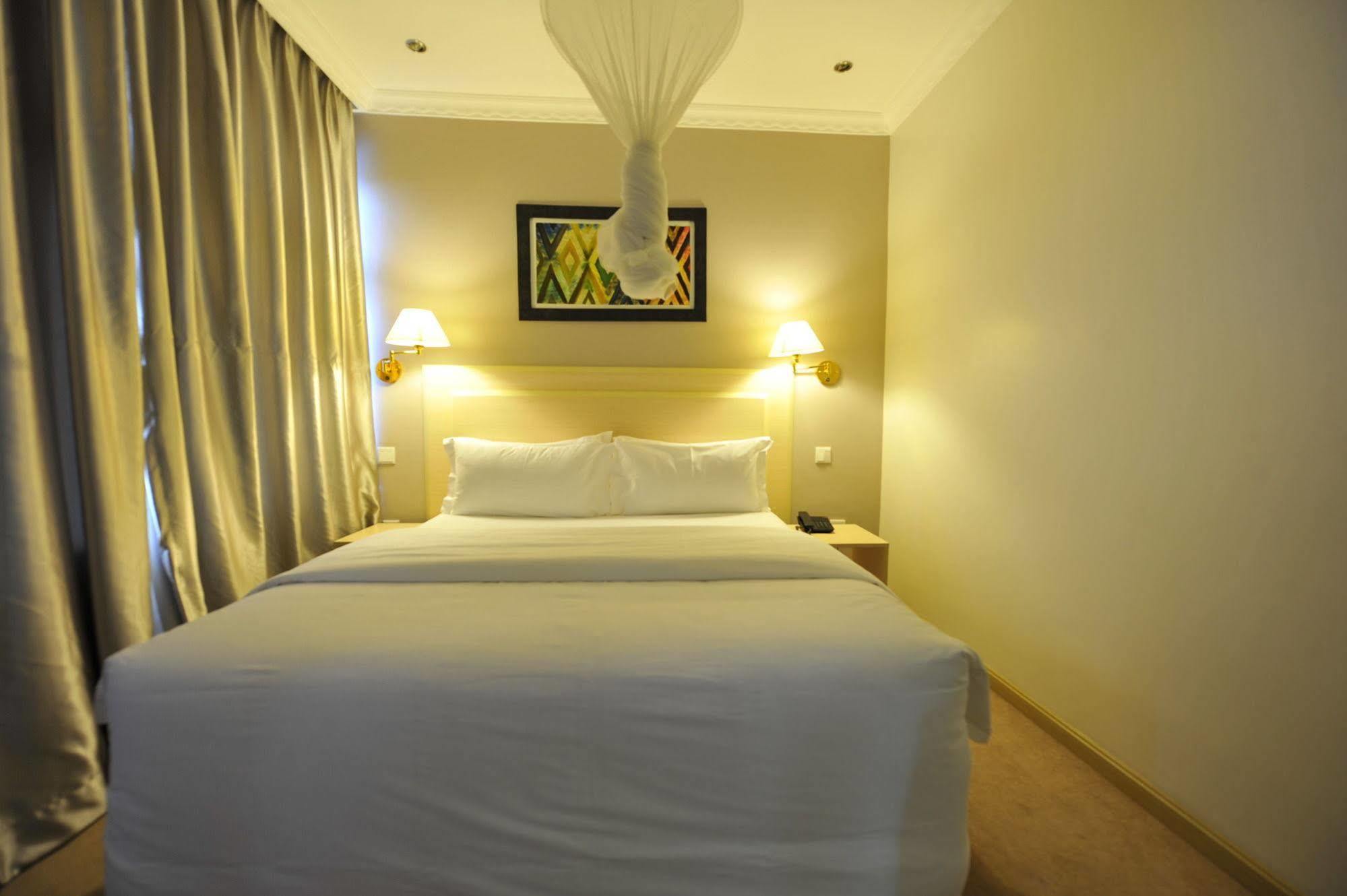 Gloria Hotel Kigali Buitenkant foto