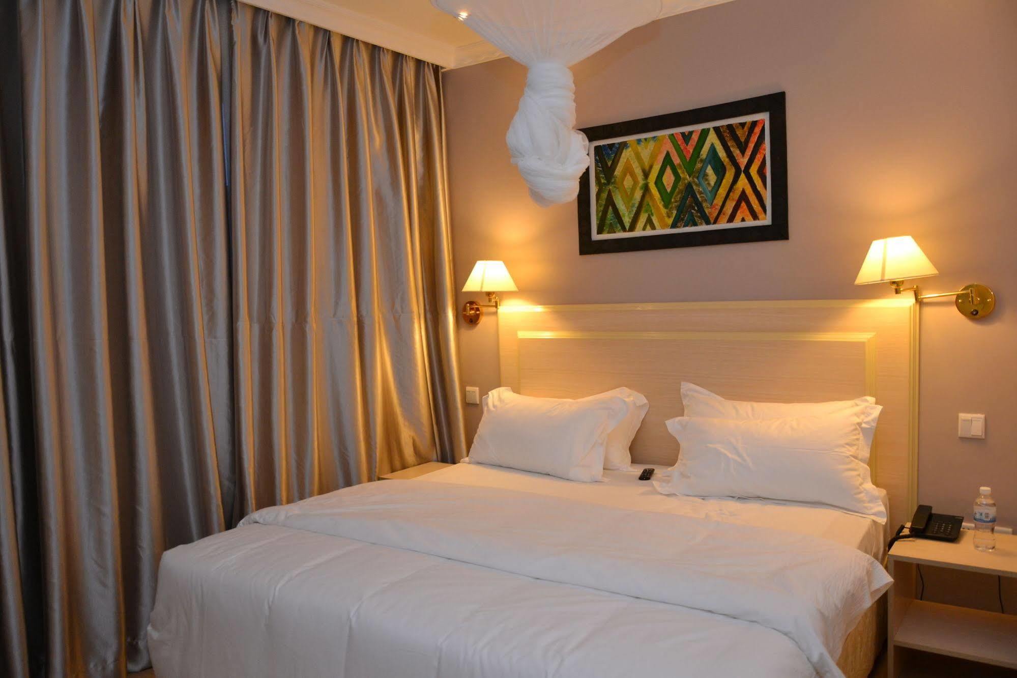 Gloria Hotel Kigali Buitenkant foto