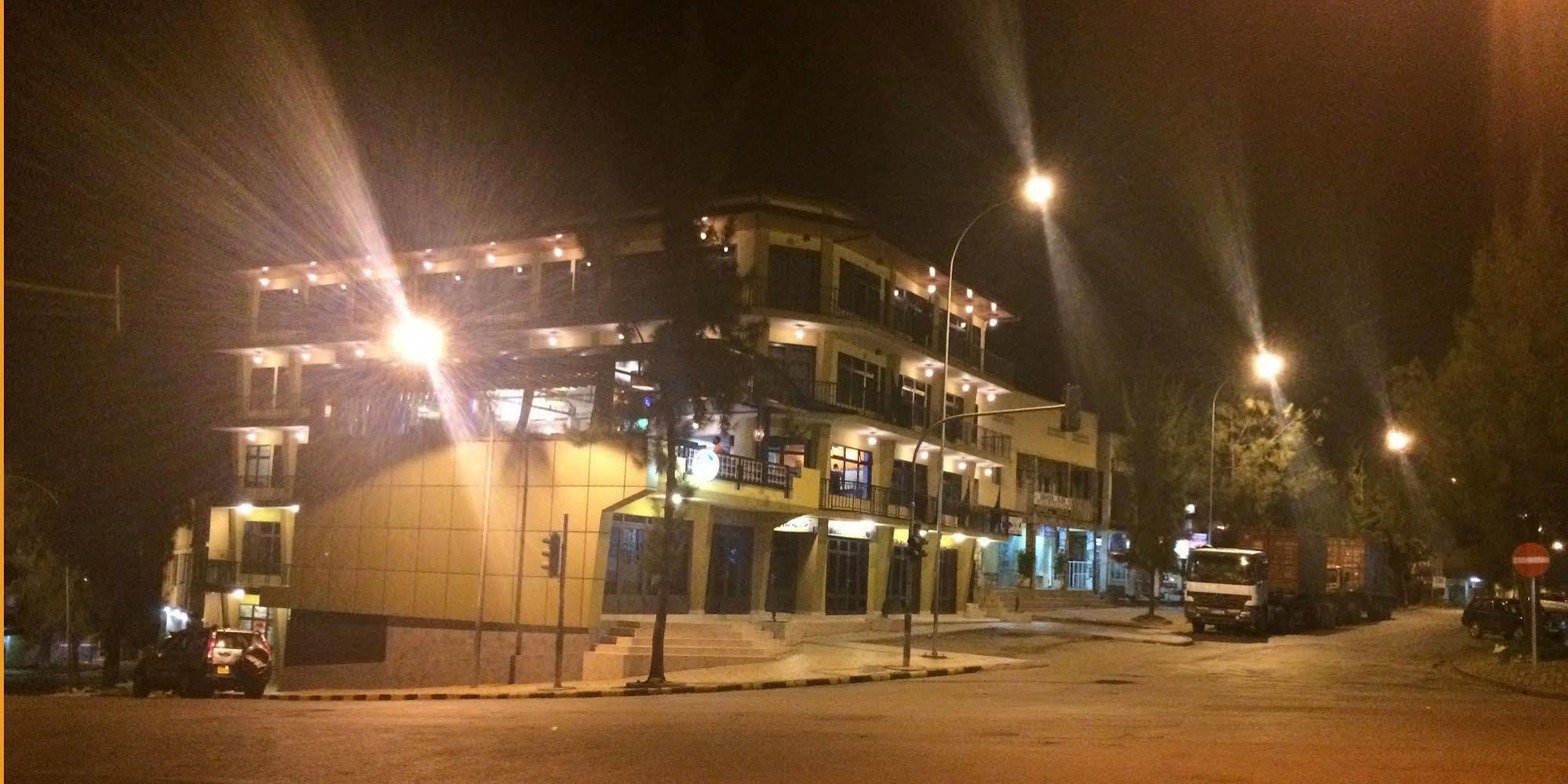 Gloria Hotel Kigali Buitenkant foto